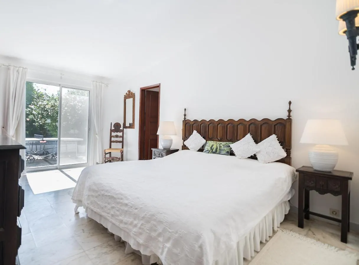 Traditional 3 Bedroom Villa With Great Pool In The Heart Of Vale Do Lobo
