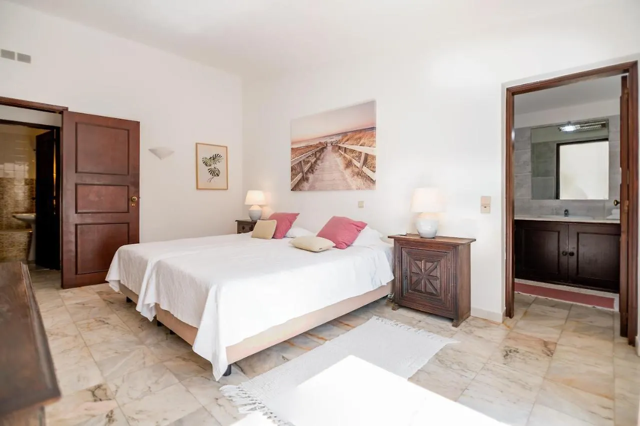 Traditional 3 Bedroom Villa With Great Pool In The Heart Of Vale Do Lobo Portugal