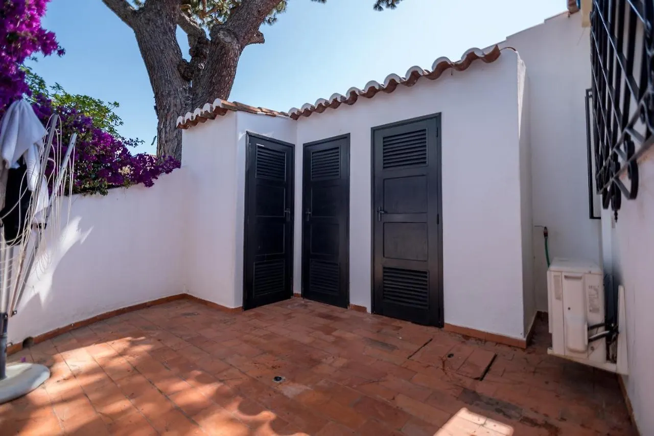 Traditional 3 Bedroom Villa With Great Pool In The Heart Of Vale Do Lobo