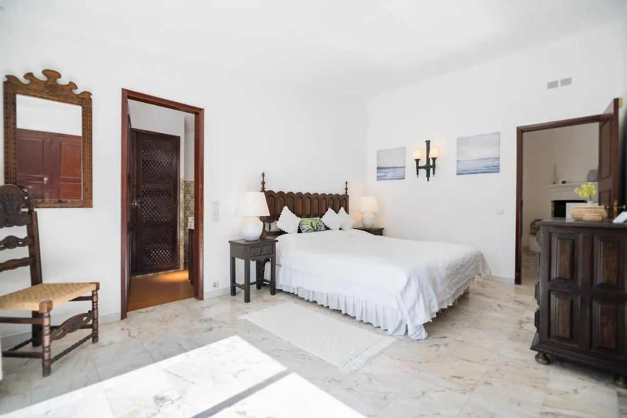 Traditional 3 Bedroom Villa With Great Pool In The Heart Of Vale Do Lobo