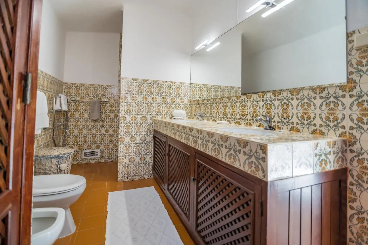 Traditional 3 Bedroom Villa With Great Pool In The Heart Of Vale Do Lobo Portugal